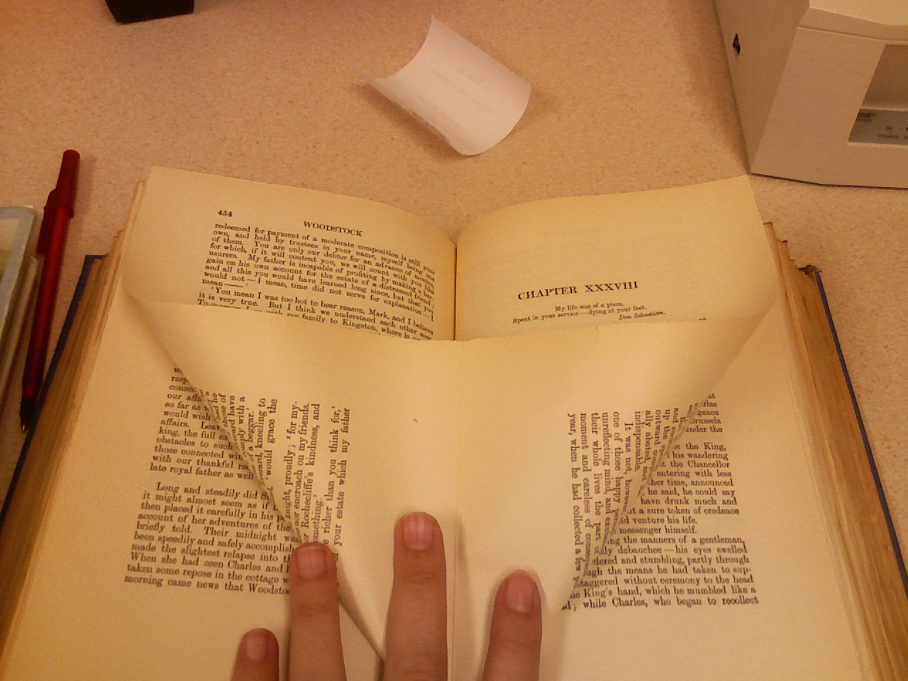 Эта книга также была. Книга с неразрезанными страницами. Бракованная книга. Неразрезанные книги как выглядели. Неразрезанные страницы в старых книгах.
